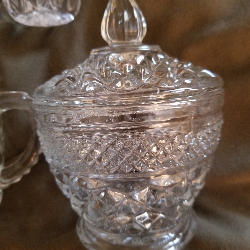 Elegant Crystal Glassware Set - Picture 8 of 10